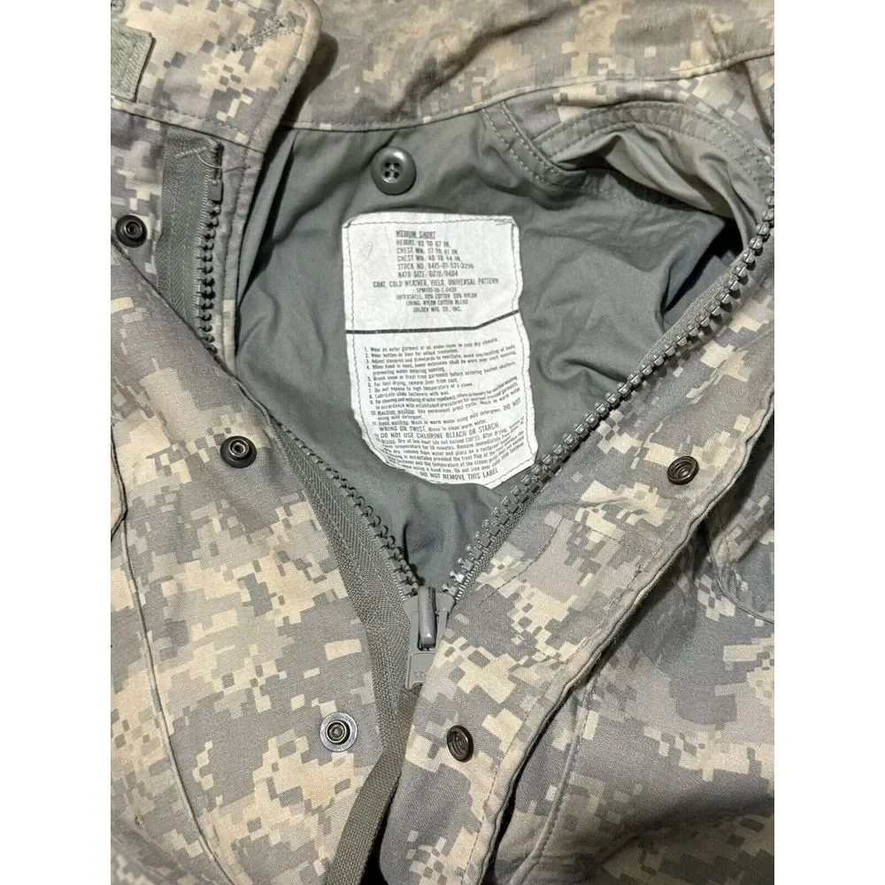 U.S. Military Cold Weather Field Coat w Hood Universal Digital Camo Medium Short